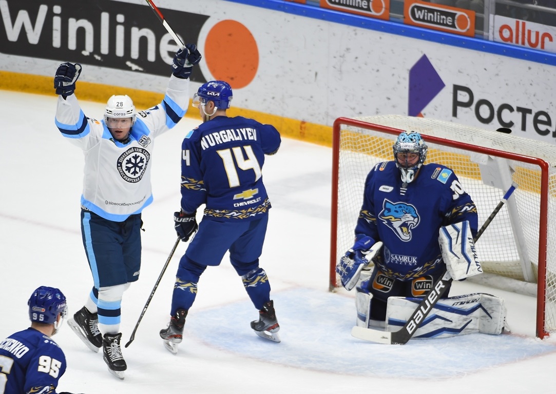 «Сибирь» вышла в лидеры, «Авангард» встречает разгромом. Итоги игрового дня 16 января в КХЛ