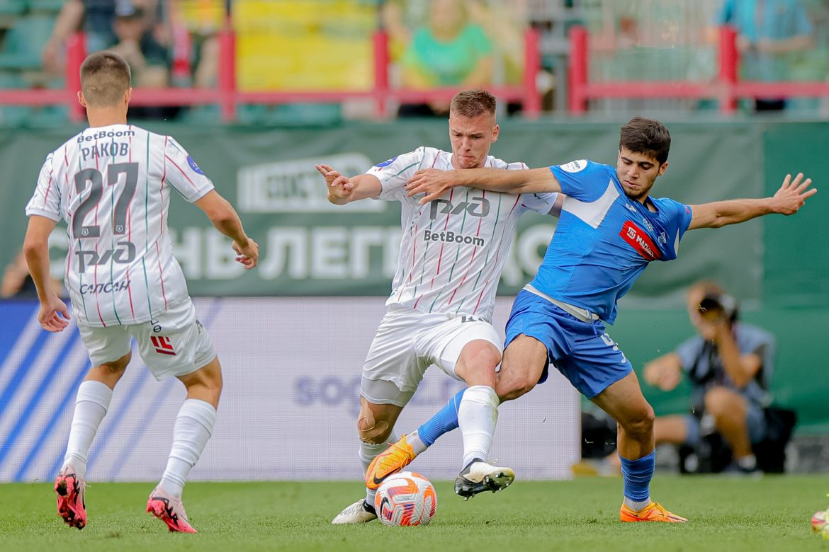 «Локомотив» уверенно обыгрывает «Динамо» из Махачкалы со счётом 2:0